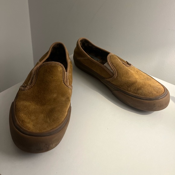 Women/ Men’s Vans® Classic Slip-On 'Pig Suede Shoes 
Women’s: 10.5
Men’s: 9 - Picture 2 of 8